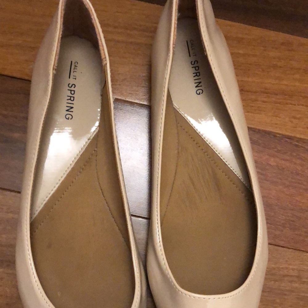 Women’s Size 8 Nude Flats - Picture 3 of 4